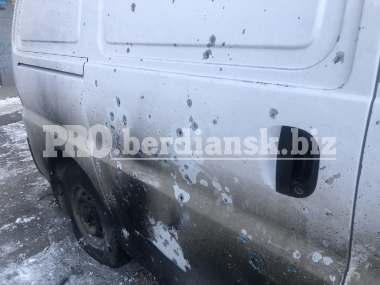 У Запорізькій області невідомі підірвали саморобною вибухівкою мікроавтобус