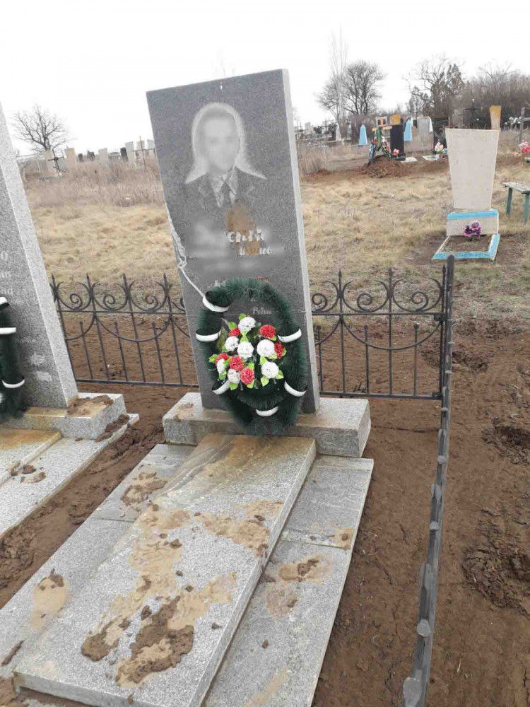 У Запорізькій області невідомі вандали спаскудили кладовище