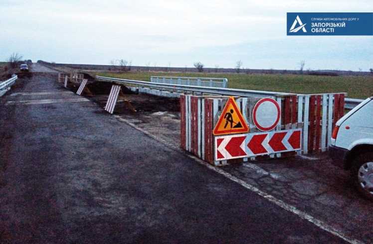 У Запорізькій області через ремонт мосту обмежили рух транспорту