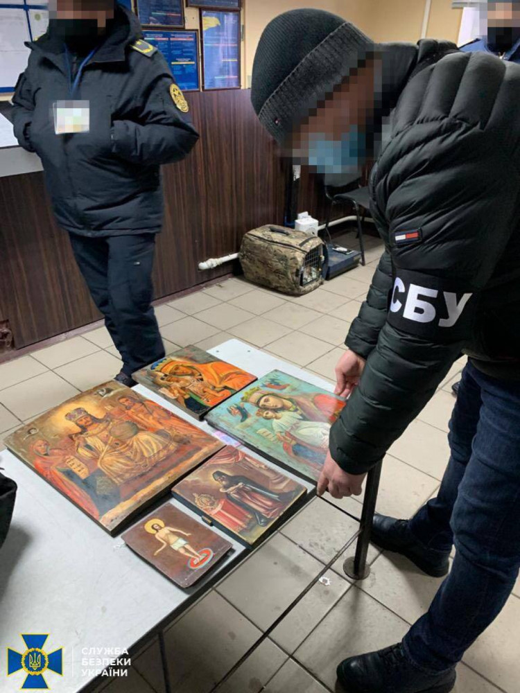 СБУ попередила контрабанду старовинних ікон до Росії