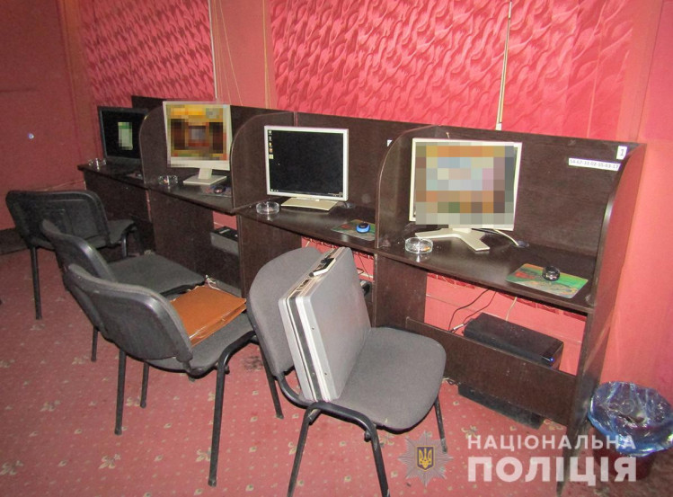 Нелегальні гральні заклади були викриті поліцейським в Бердянську та Мелітополі у вихідні