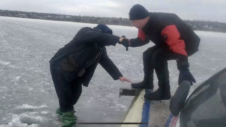 На Запоріжжі рибалки сигналили про допомогу з водосховища
