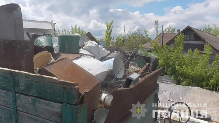 Запорожские полицейские накрыли нелегальный пункт приема металлолома с более четырьмя тоннами металла