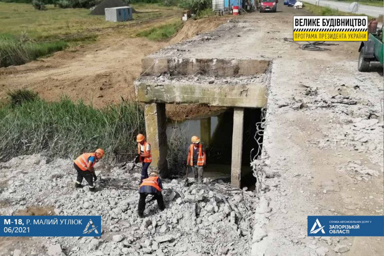 У Запорізькій області демонтують аварійний міст через річку