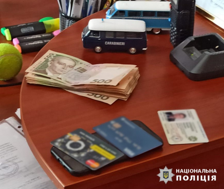 У Запоріжжі підполковника поліції заскочили на вимаганні від підприємця 35 тисяч гривень щомісячного "відкату"