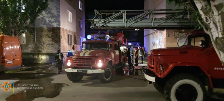 У Бердянську мешканця чотириповерхівки госпіталізували після пожежі в квартирі