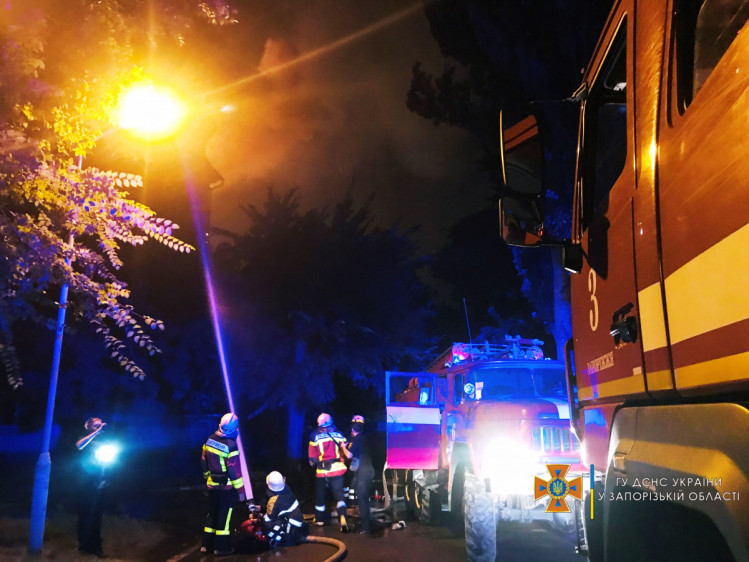 Гасили будинок понад півсотні рятувальників і 15 пожежних машин