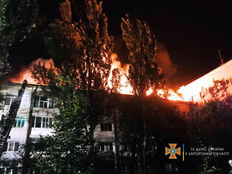 Пожежа на даху житлового будинку в Запоріжжі