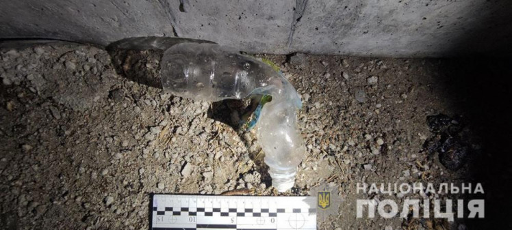  місця пригоди вилучили пластикову пляшку з залишками легкозаймистої речовини та запальничку