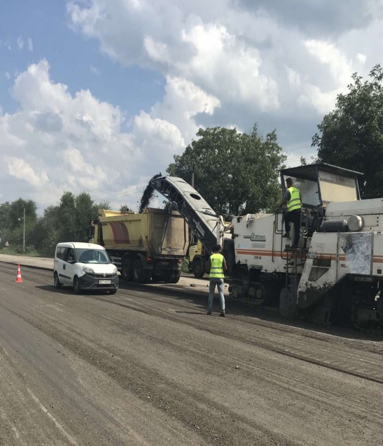 В Запорожской области продолжается ремонт дороги на Донецк более полумиллиарда гривен