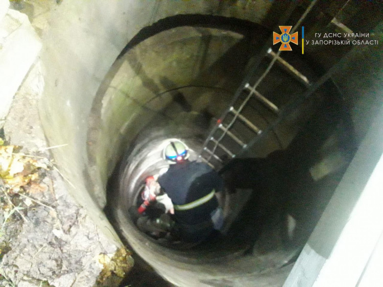 В Запорожской области мужчина с сыном провалились в девяти & quot; ятиметрову яму