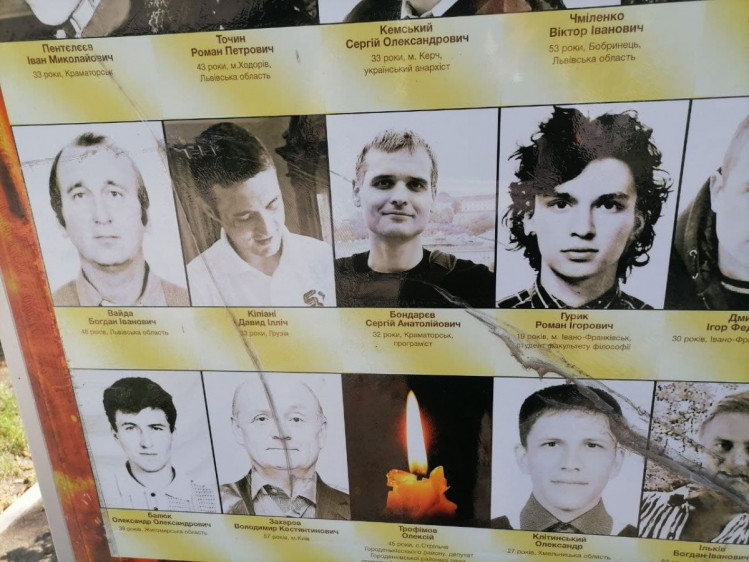 В Запорожье неизвестные испакостили Мемориал защитникам Украины