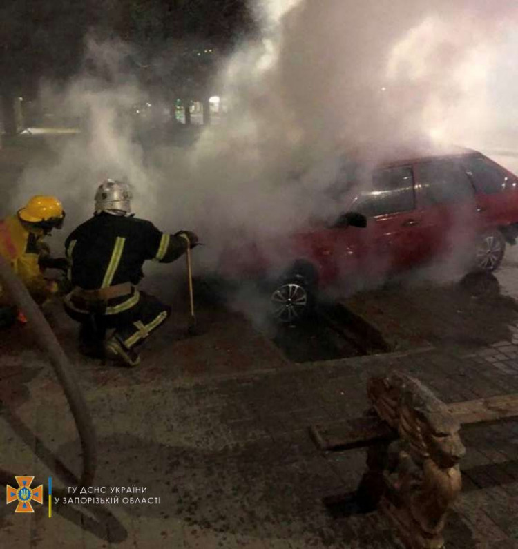 В Мелитополе ночью сгорела машина