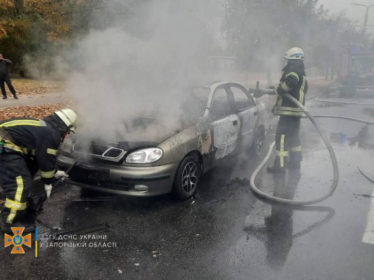В Запорожье на Бабурке сгорела машина