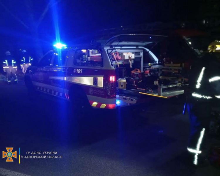 В Мелитополе легковушка влетела в дерево погибли два человека