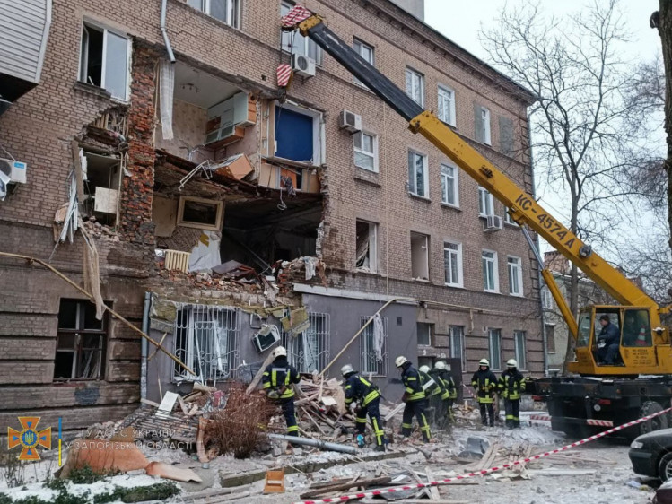 Последствия взрыва газа в здании в Запорожье